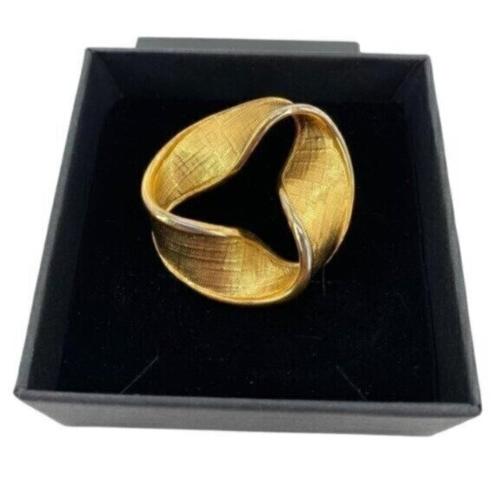 Vintage Napier Textured Circular Ribbon Two Tone Signed Brooch